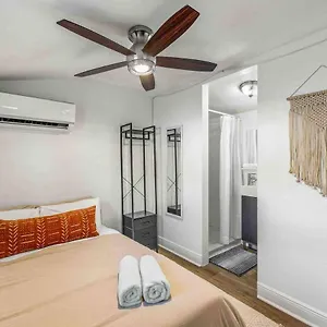 Cute 1bdrm In Downtown Holiday home
